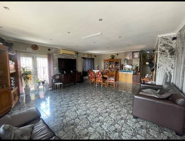 4 BEDROOM HOUSE FOR SALE IN LONGCROFT
